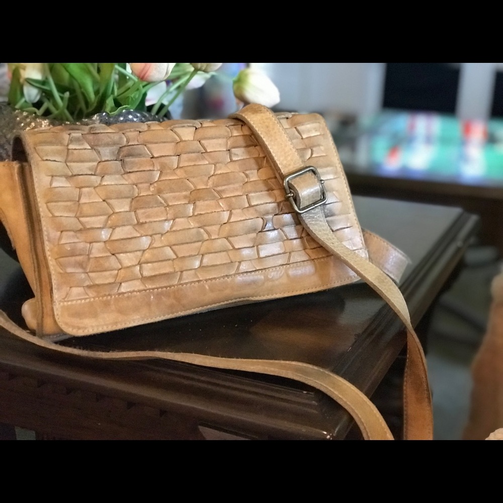 Bedstu crossbody bag used but in good condition